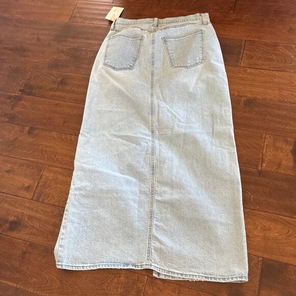 NWT Universal Thread Front Slit Maxi Skirt Light Wash Denim Blue Y2K Women's 6 - Picture 3 of 5